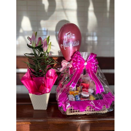 Cesta de Aniversário Báu com Balão e Lírio 
